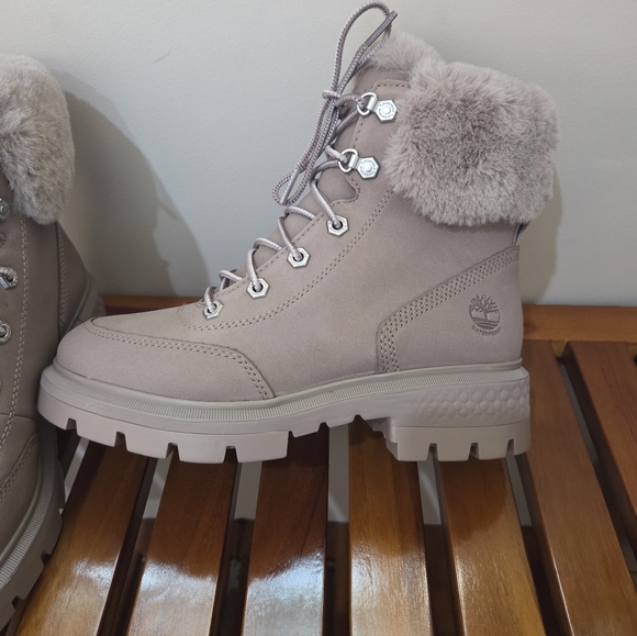 Timberland Women's Taupe Fur-Lined Boots Size 6 New - Picture 4 of 10